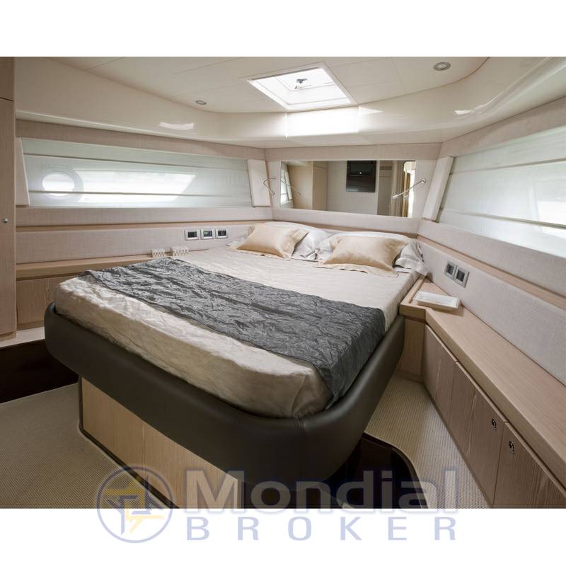 Ferretti 570