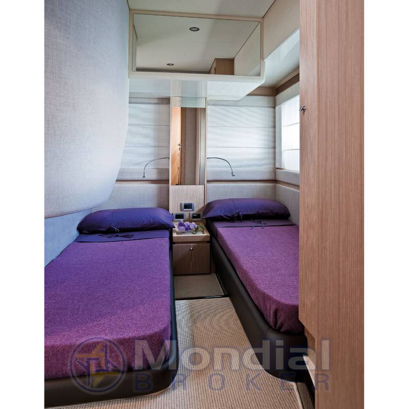 Ferretti 570