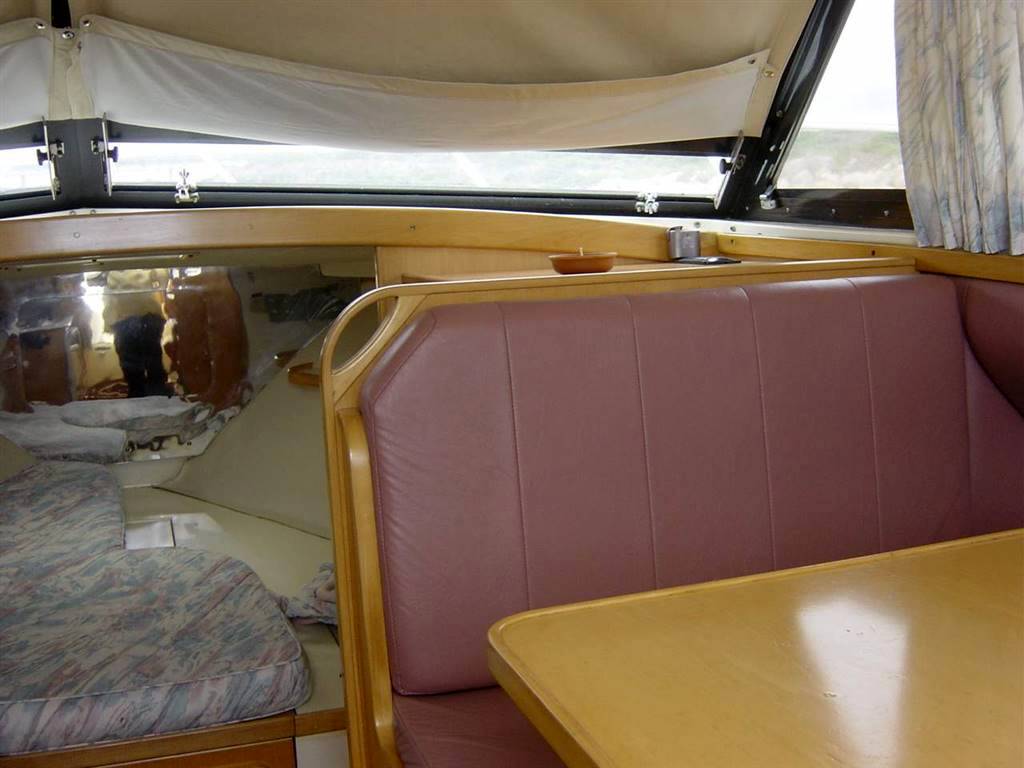 Bertram yacht 28 fly