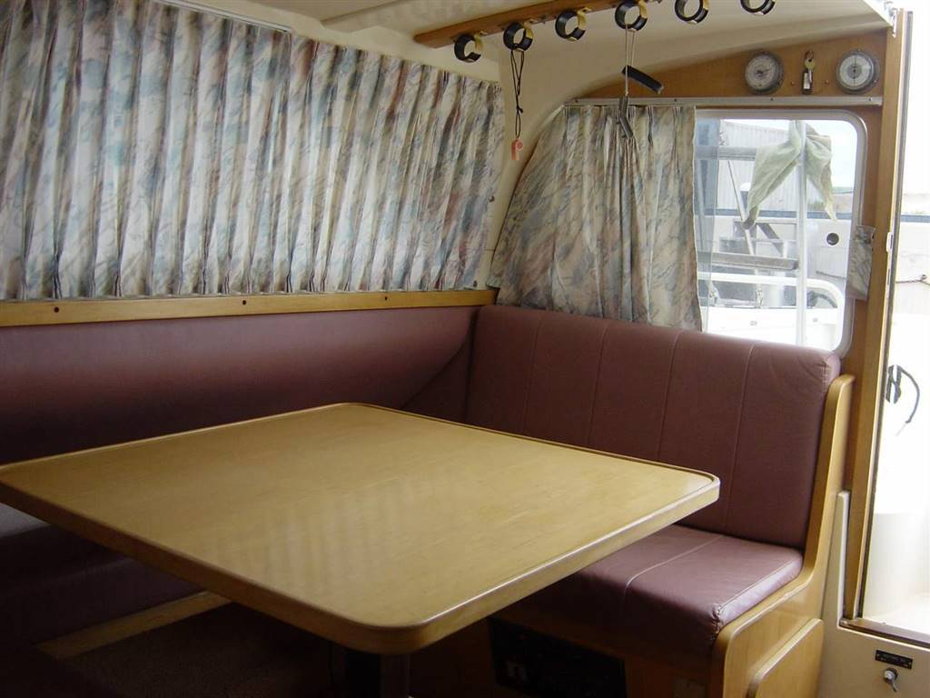 Bertram yacht 28 fly