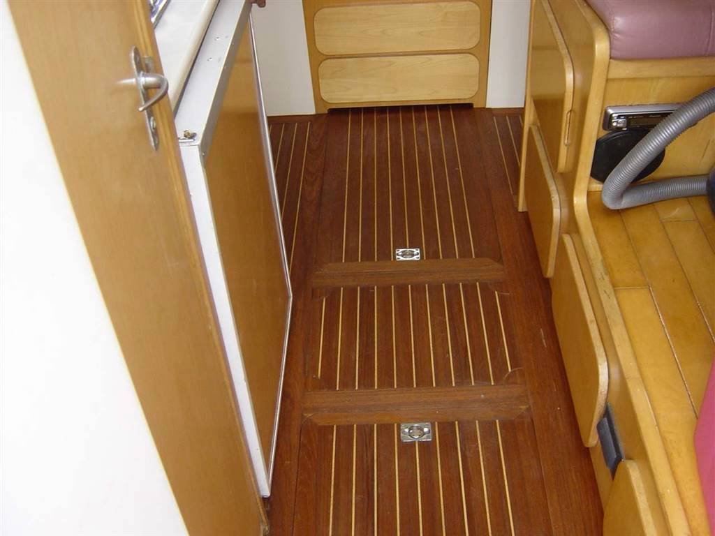 Bertram yacht 28 fly