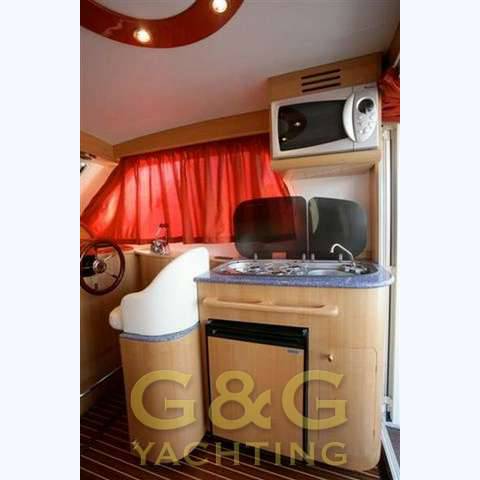 Nautica po Sea world 31 cabin