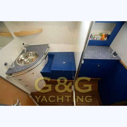 Nautica po Sea world 31 cabin