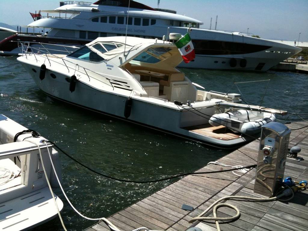 Uniesse 48 open