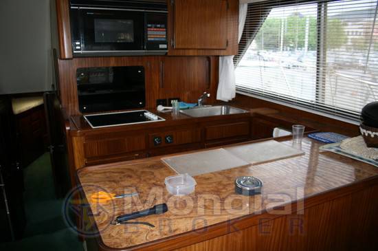 Hatteras 52