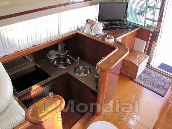 Ferretti 48