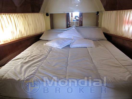 Ferretti 48