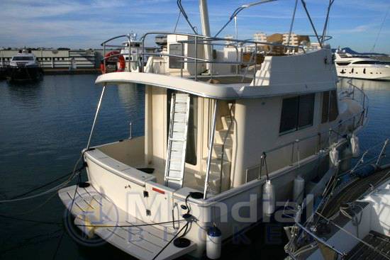 Mainship Trawler fly