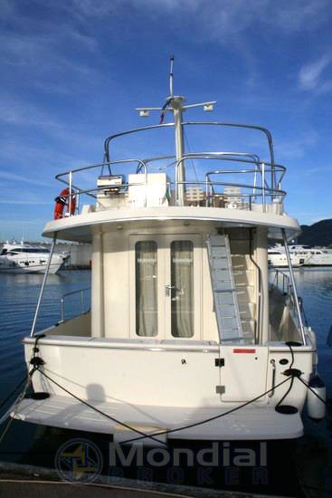 Mainship Trawler fly