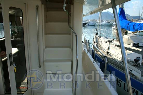Mainship Trawler fly