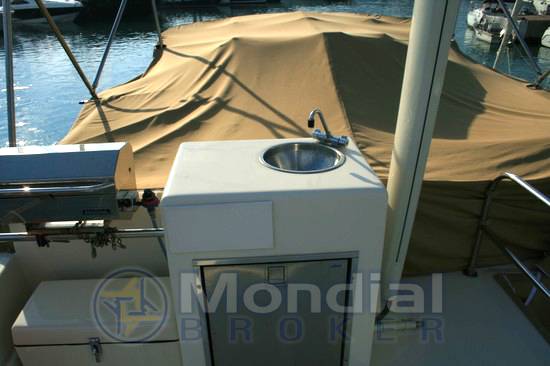 Mainship Trawler fly