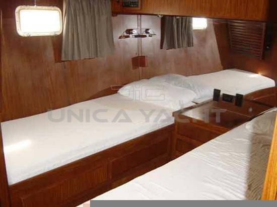Hatteras 52