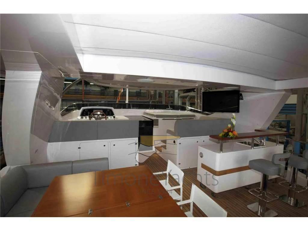 Benetti Delfino 93