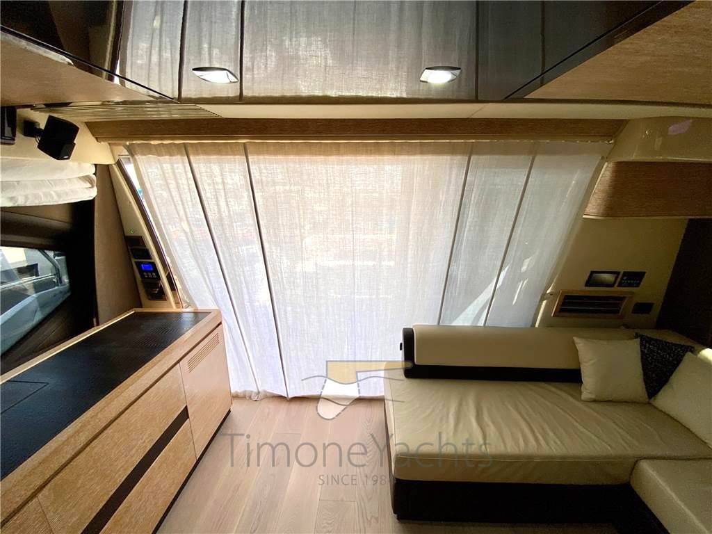 Azimut 64 fly