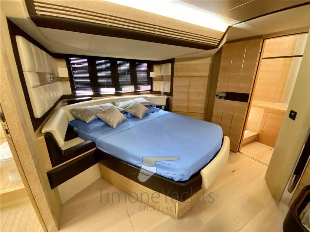 Azimut 64 fly