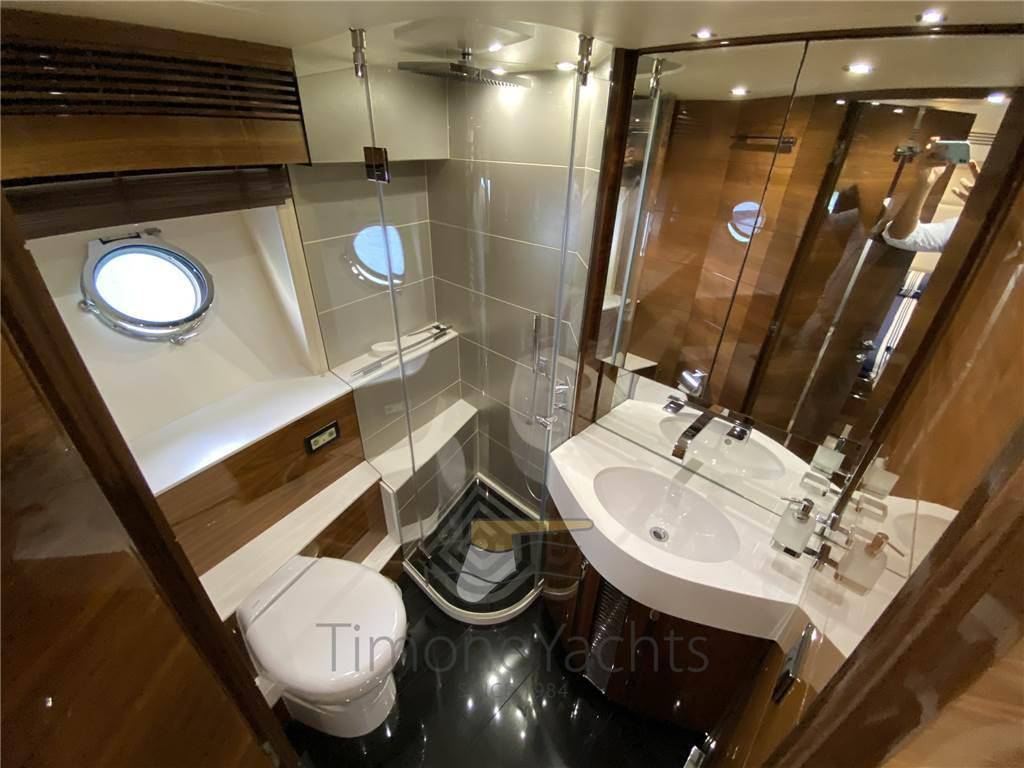 Sunseeker 80 sport yacht