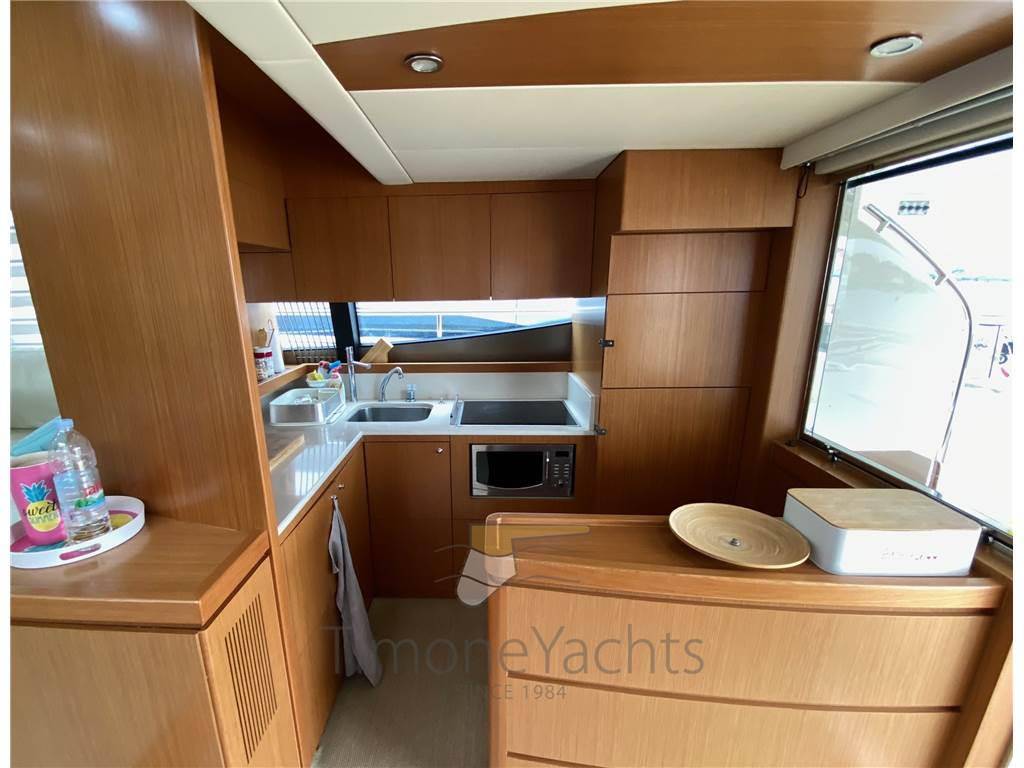 Ferretti yachts 592