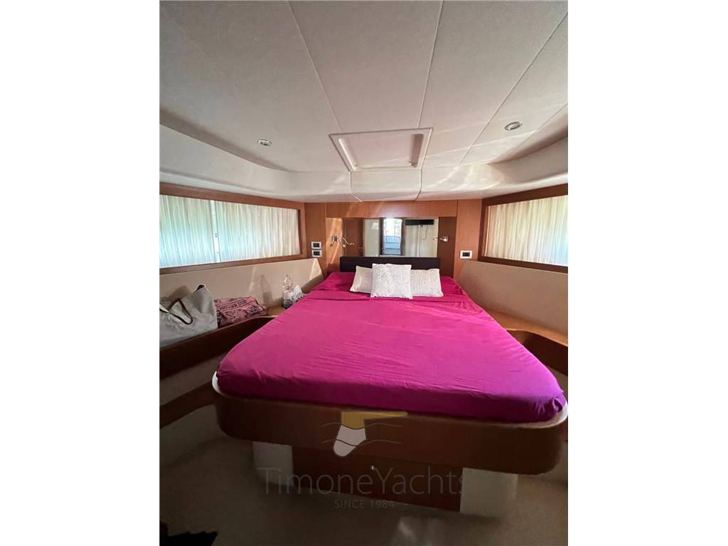 Ferretti yachts 592