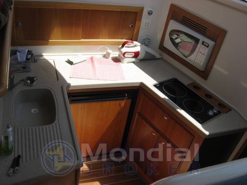 Riviera 33 flybridge cruiser