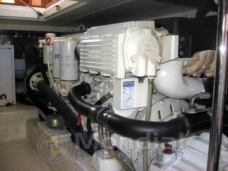 Riviera 33 flybridge cruiser