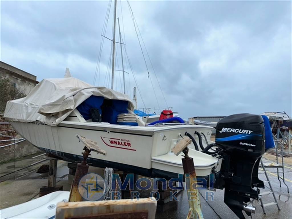 Boston whaler 27 full cabin