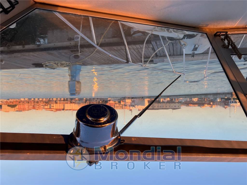 Boston whaler 27 full cabin
