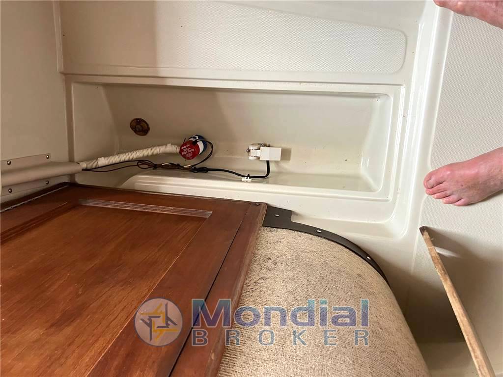 Boston whaler 27 full cabin