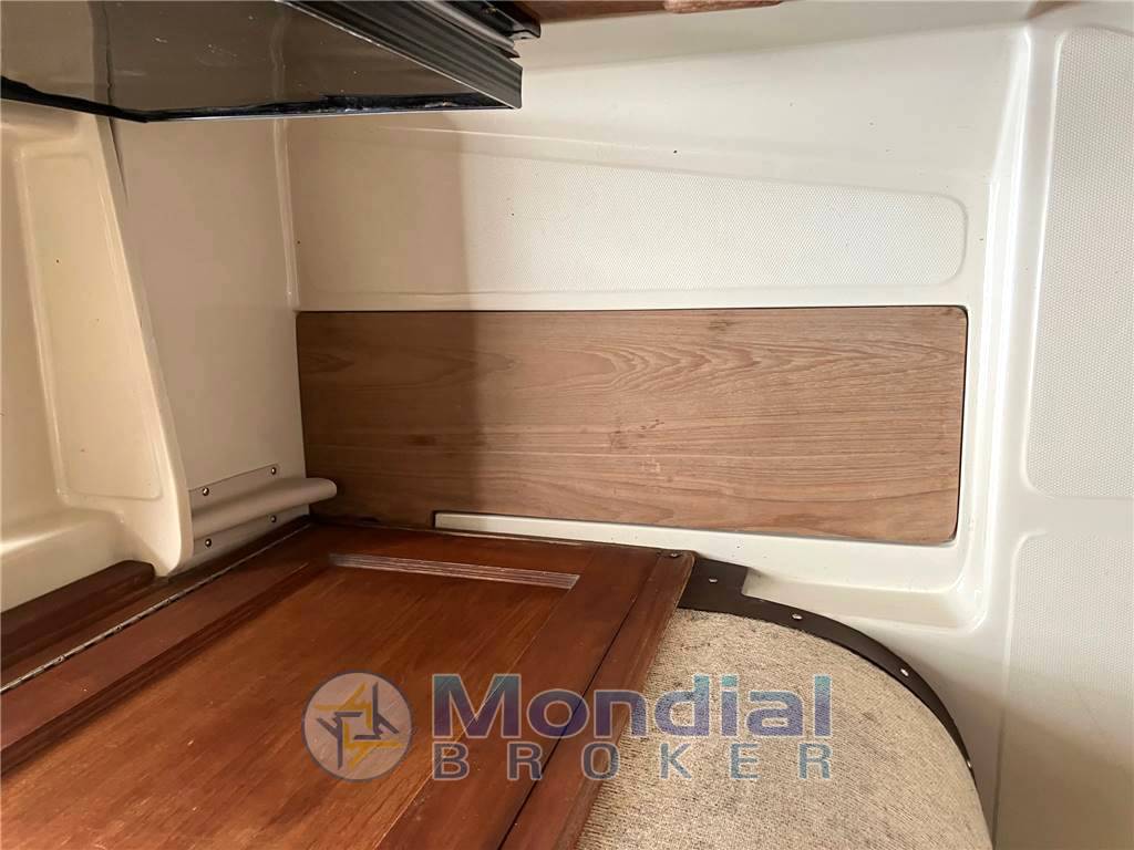 Boston whaler 27 full cabin