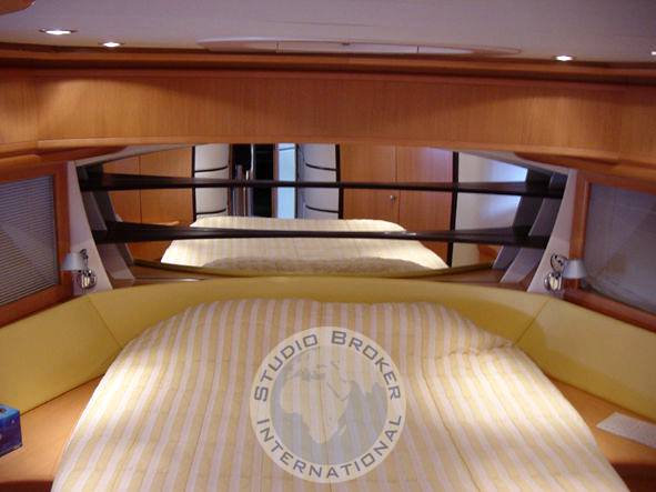 Pershing 76