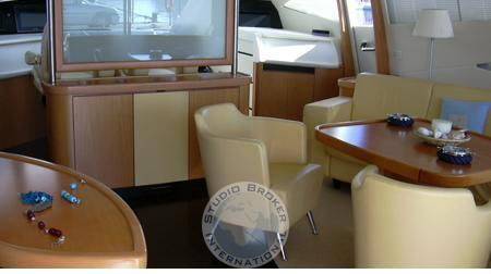 Pershing 76