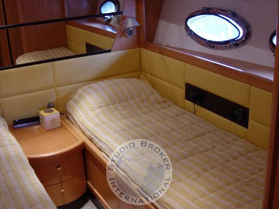 Pershing 76