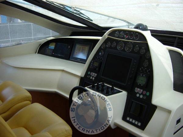 Pershing 76