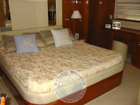 Ferretti 760 fly
