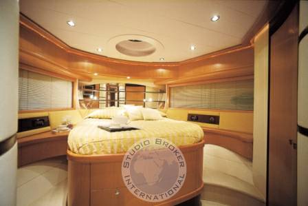 Pershing 76