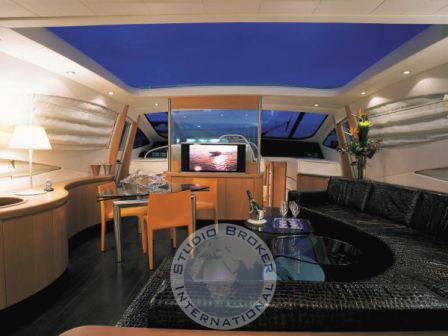 Pershing 76
