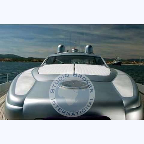 Pershing 76
