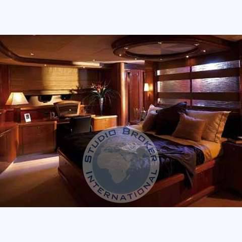 Sunseeker 82 yacht