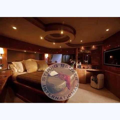 Sunseeker 82 yacht