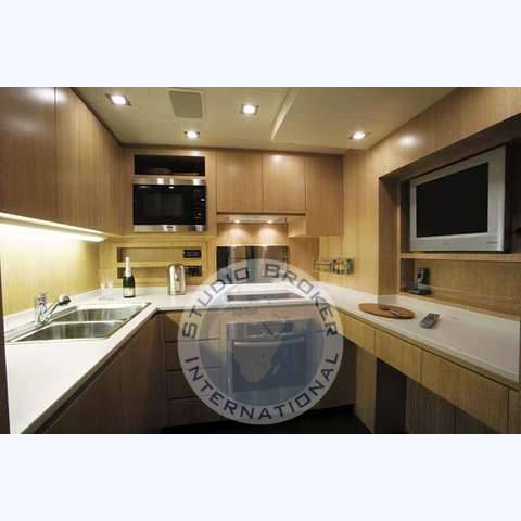 Overmarine Mangusta 80 ht