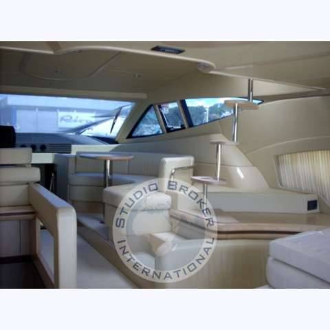 Ferretti 550