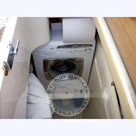 Ferretti 550