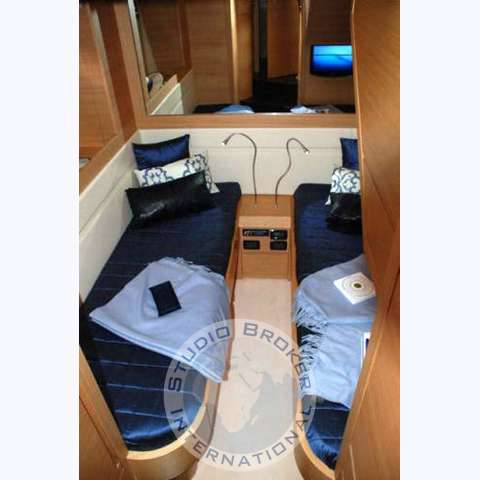 Pershing 64