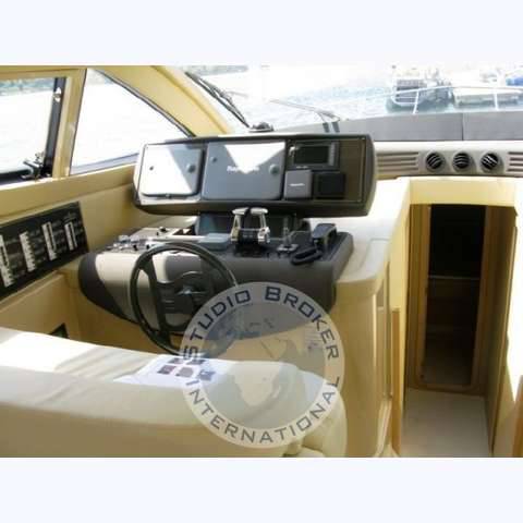Ferretti 550