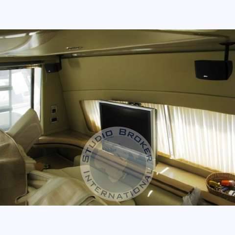 Ferretti 550