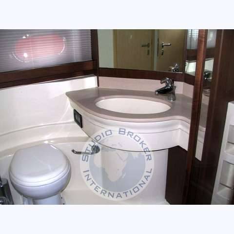 Ferretti 550