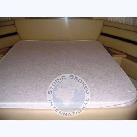 Ferretti 550