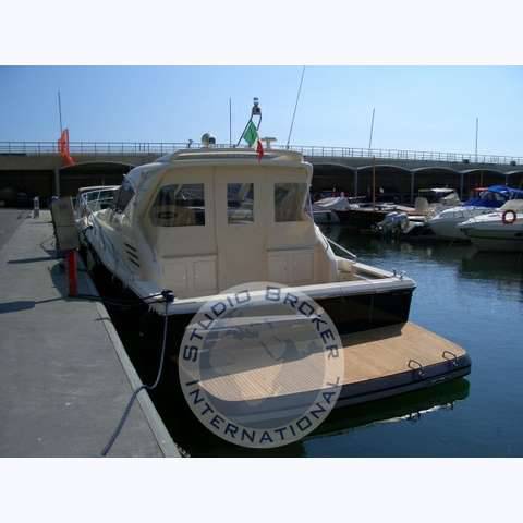 Uniesse 48 open