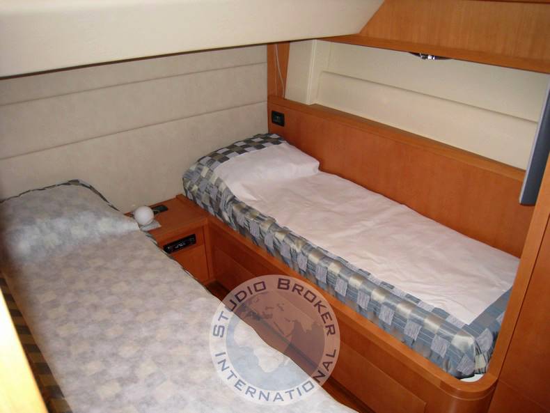 Uniesse 65 fly