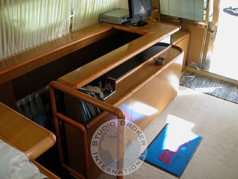 Ferretti 54