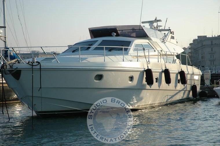 Ferretti 54